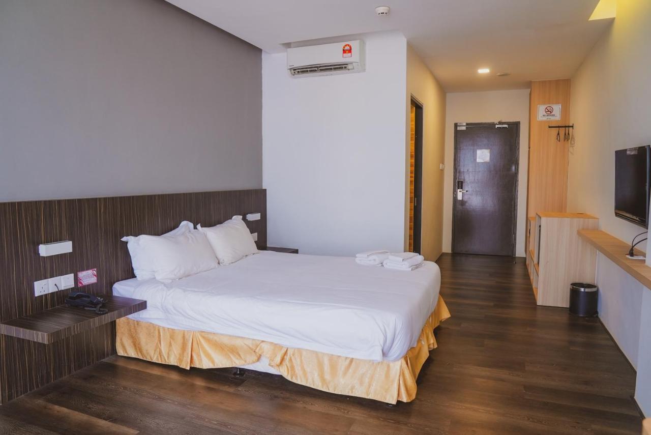 ร็อกซี โฮเต็ล เซเรียน Hotel Serian ภายนอก รูปภาพ