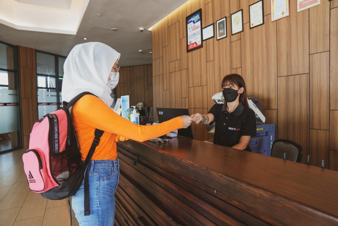 ร็อกซี โฮเต็ล เซเรียน Hotel Serian ภายนอก รูปภาพ