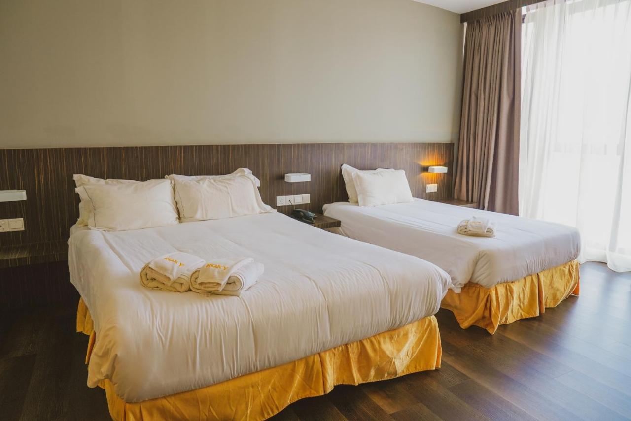 ร็อกซี โฮเต็ล เซเรียน Hotel Serian ภายนอก รูปภาพ