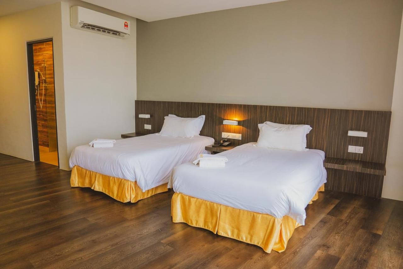 ร็อกซี โฮเต็ล เซเรียน Hotel Serian ภายนอก รูปภาพ
