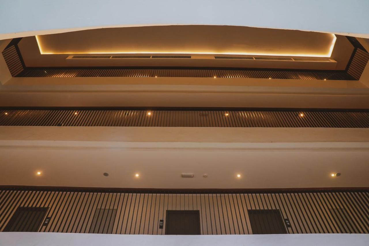 ร็อกซี โฮเต็ล เซเรียน Hotel Serian ภายนอก รูปภาพ