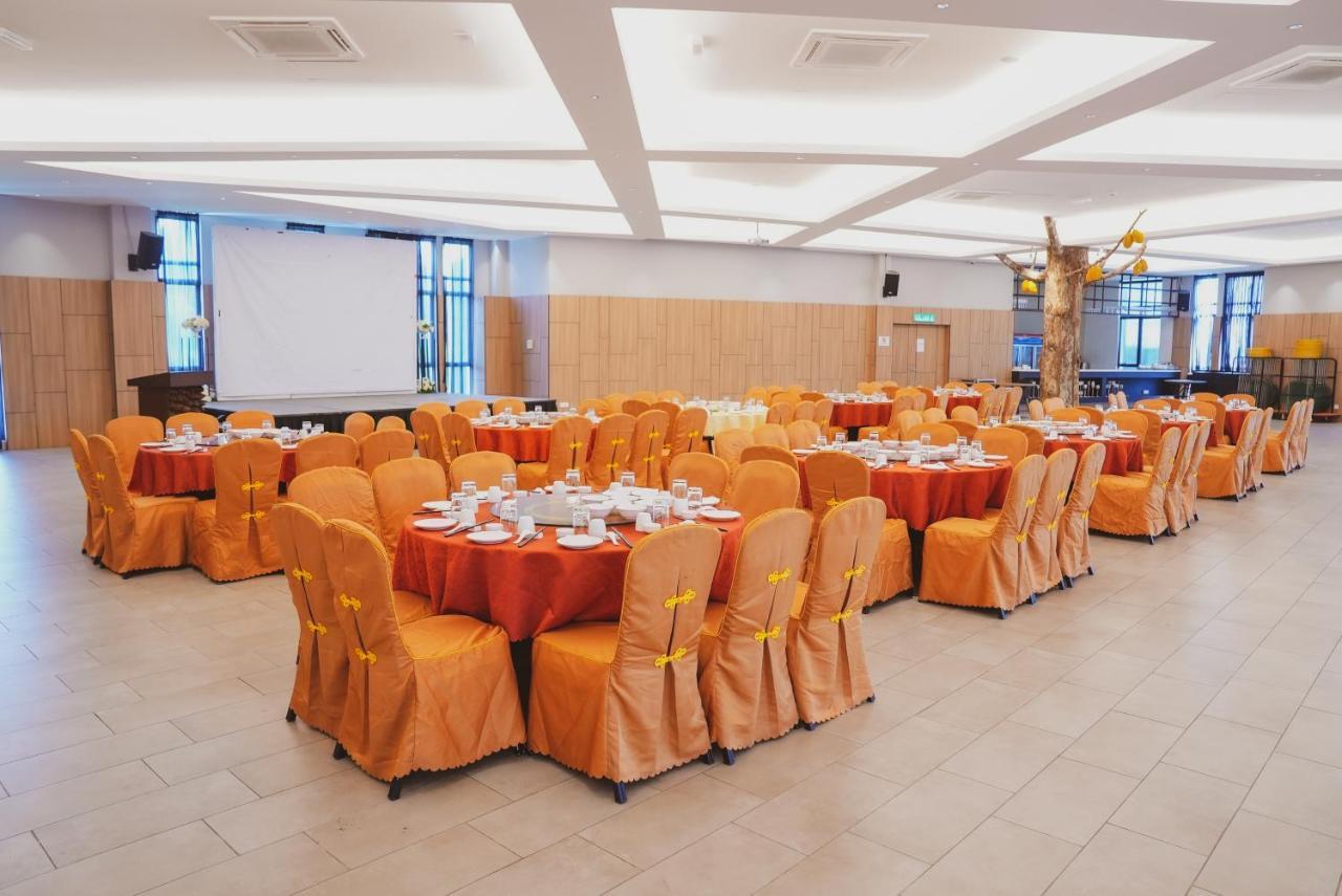 ร็อกซี โฮเต็ล เซเรียน Hotel Serian ภายนอก รูปภาพ