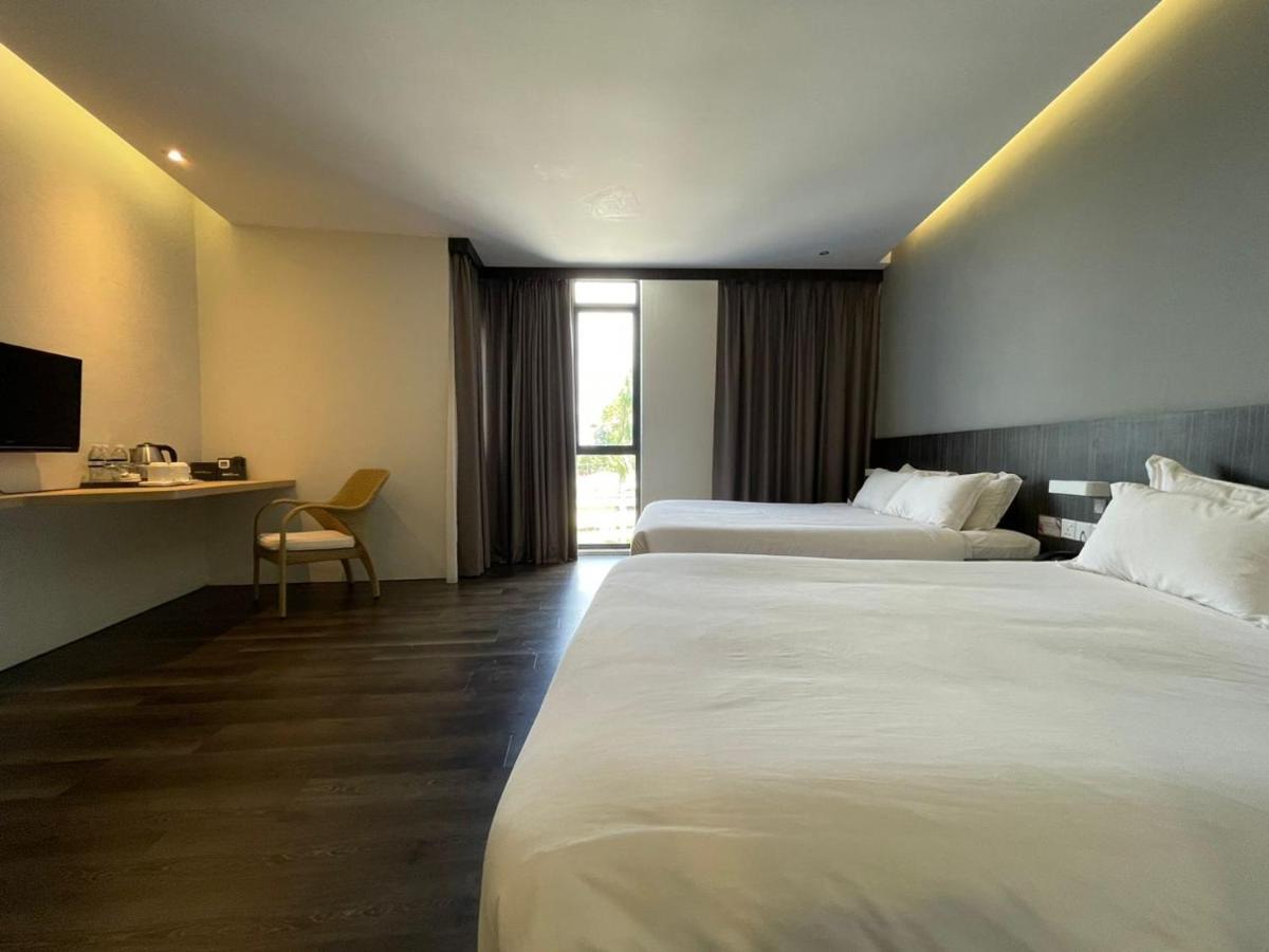 ร็อกซี โฮเต็ล เซเรียน Hotel Serian ภายนอก รูปภาพ