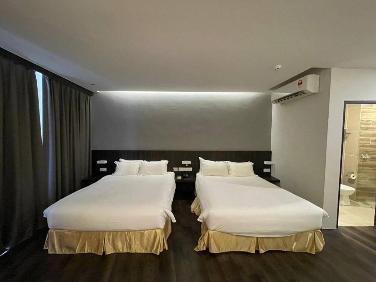 ร็อกซี โฮเต็ล เซเรียน Hotel Serian ภายนอก รูปภาพ