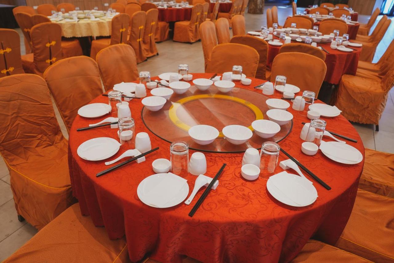 ร็อกซี โฮเต็ล เซเรียน Hotel Serian ภายนอก รูปภาพ
