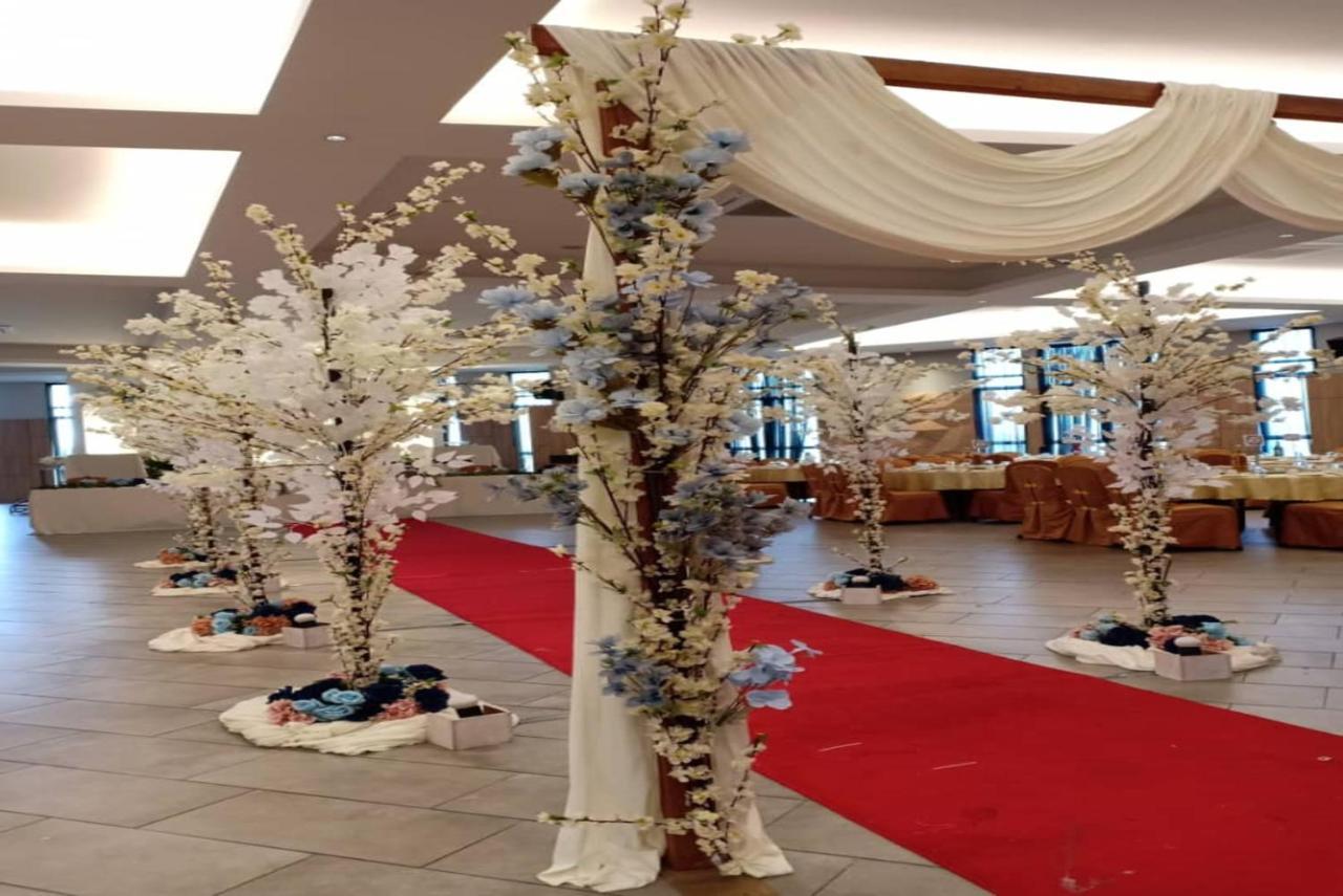 ร็อกซี โฮเต็ล เซเรียน Hotel Serian ภายนอก รูปภาพ