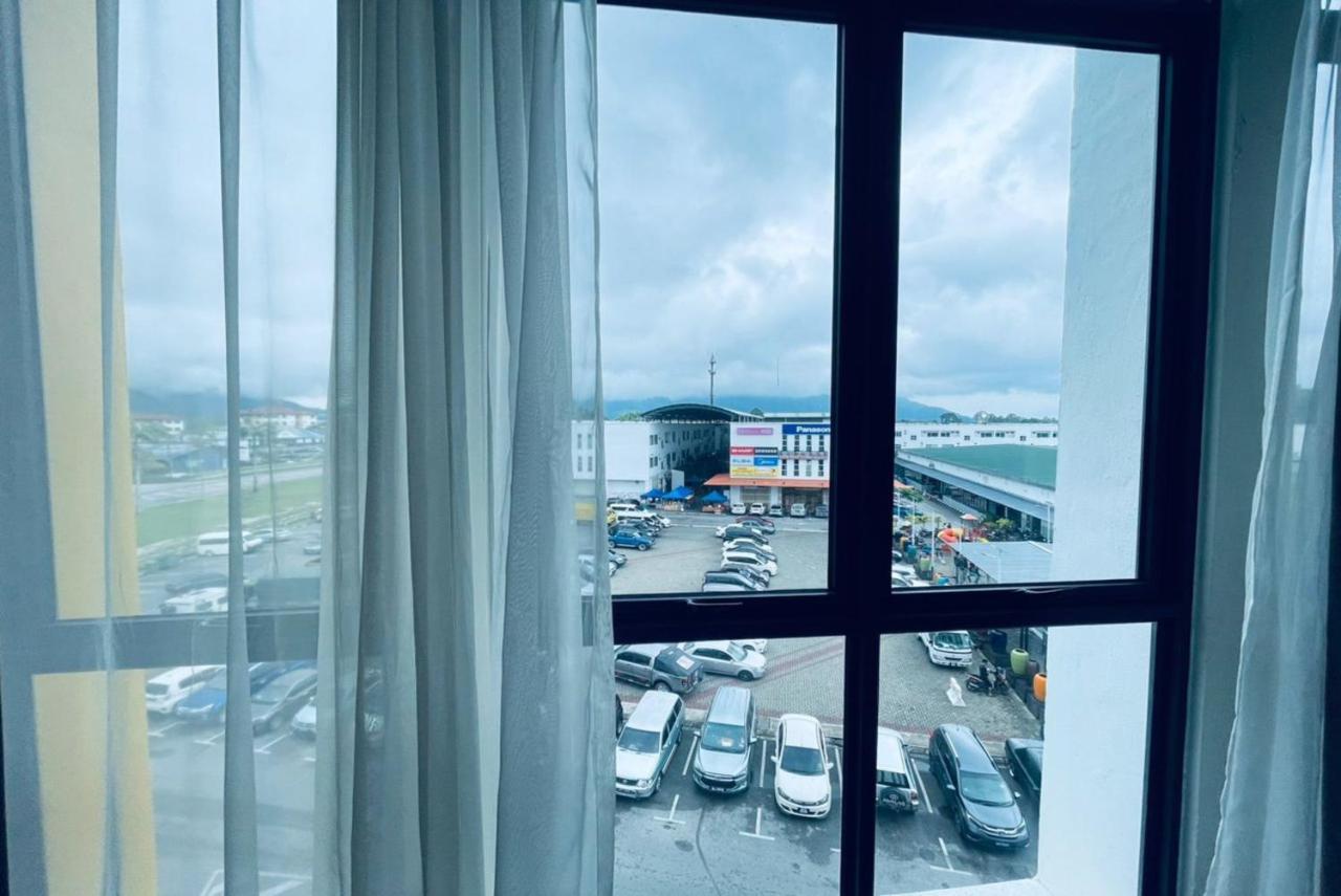 ร็อกซี โฮเต็ล เซเรียน Hotel Serian ภายนอก รูปภาพ